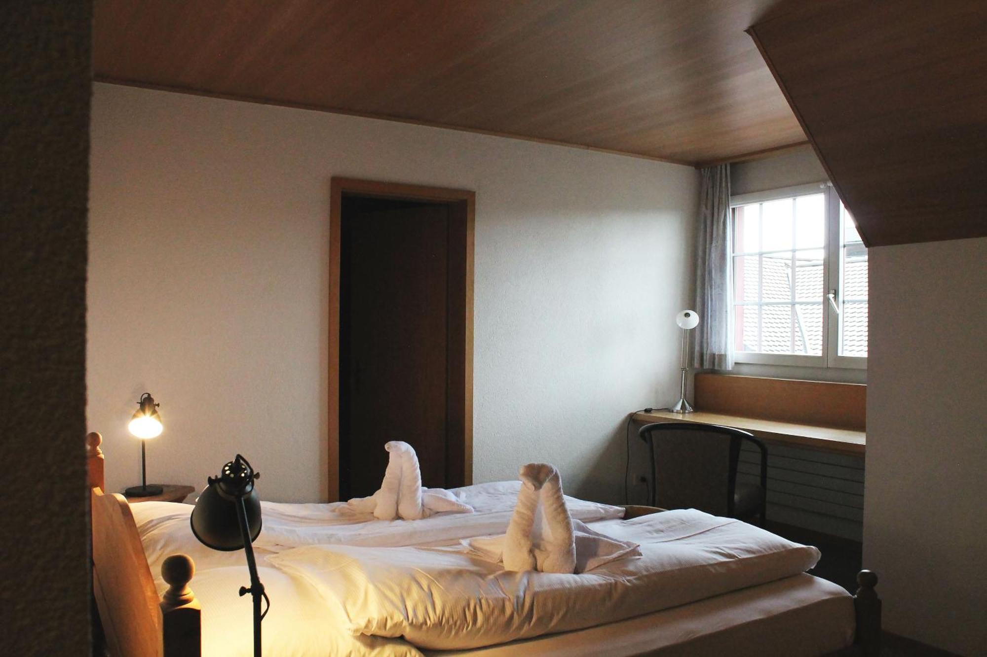 Hotel Restaurant Krone Aarberg ภายนอก รูปภาพ