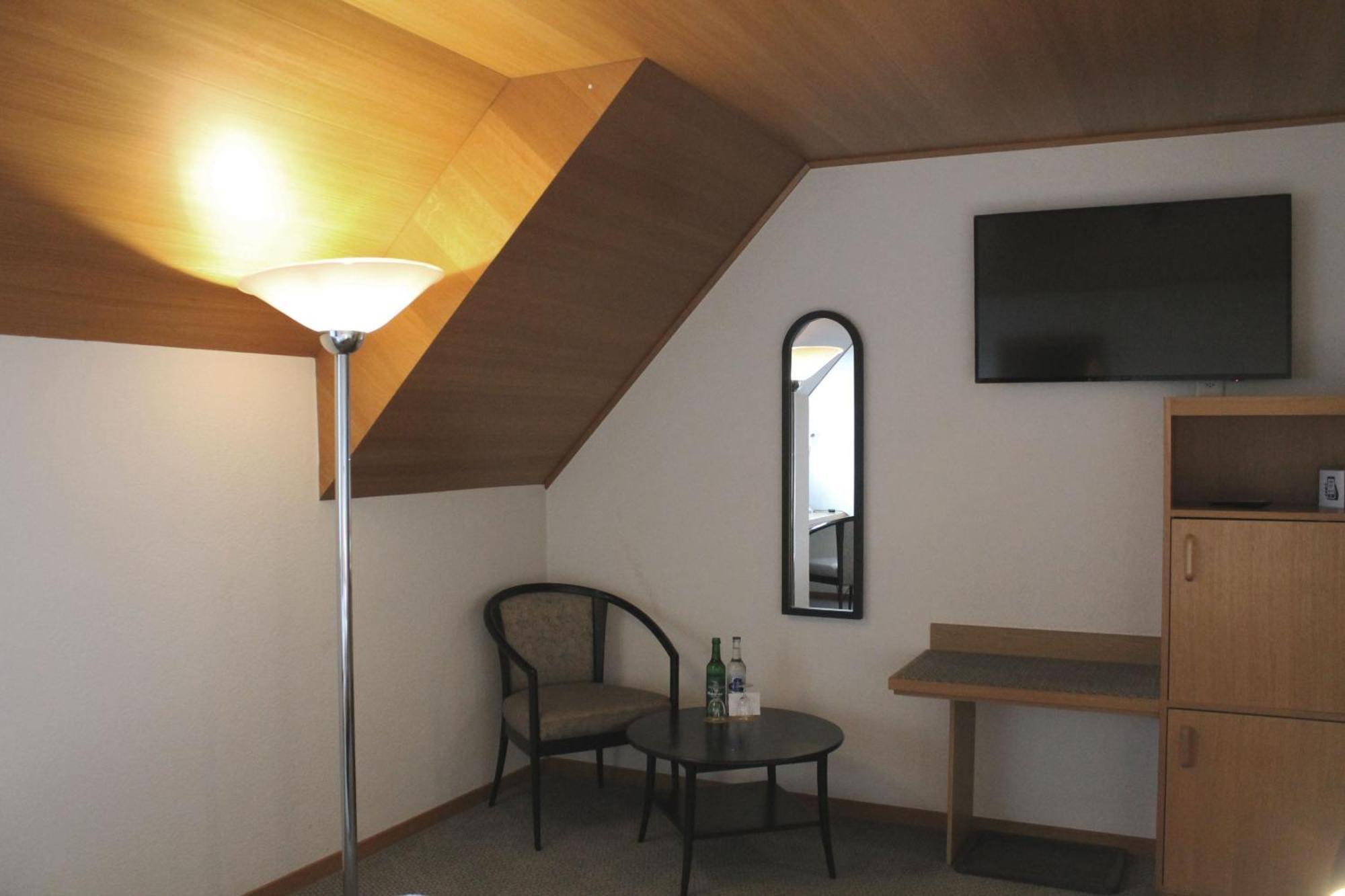 Hotel Restaurant Krone Aarberg ภายนอก รูปภาพ