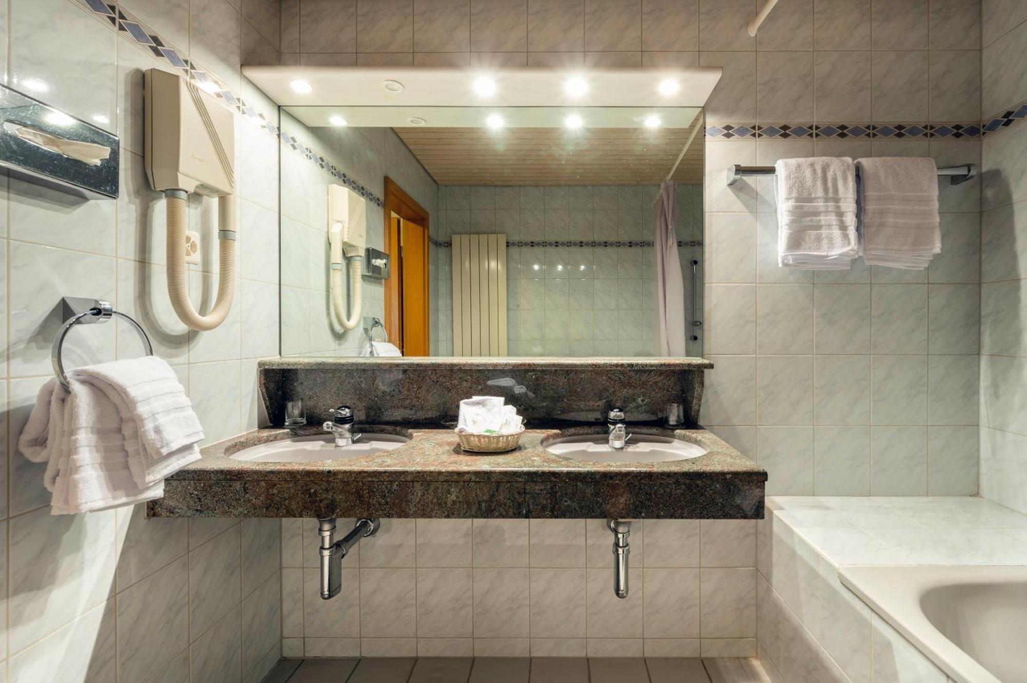 Hotel Restaurant Krone Aarberg ห้อง รูปภาพ